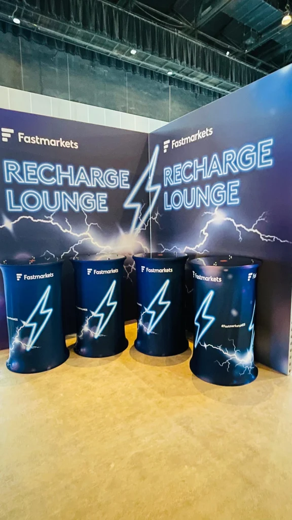 mobile charging station at dubai conference charging table for events in dubai event phone charging station exhibition