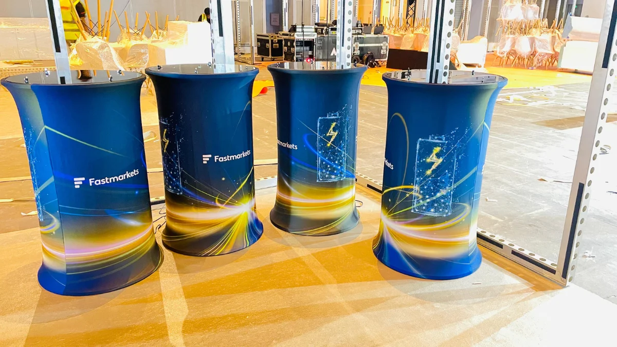 Rise rental mobile charging table 2